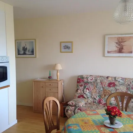 Villers-sur-mer, 2 Pieces, 4 Personnes - Fr-1-712-48 Apartment